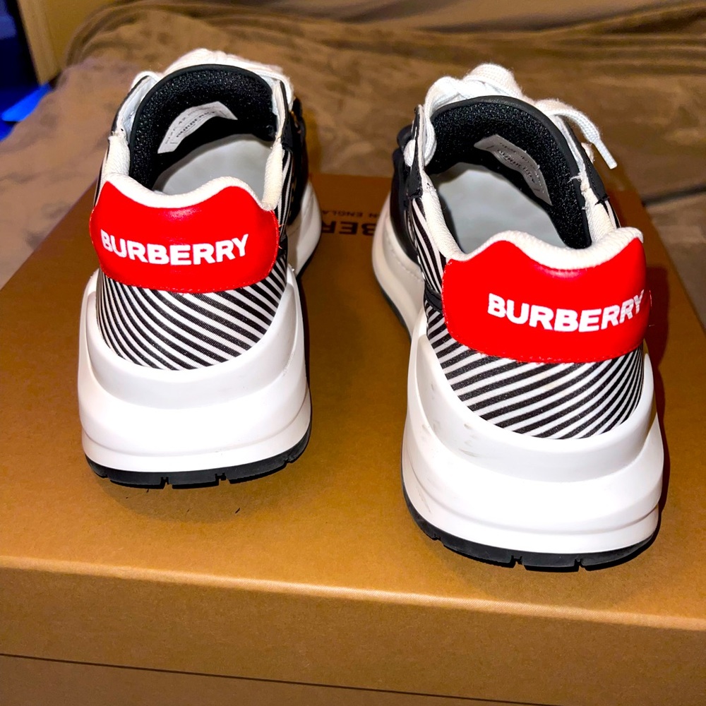 MENS BURBERRY SNEAKERS SIZE 42